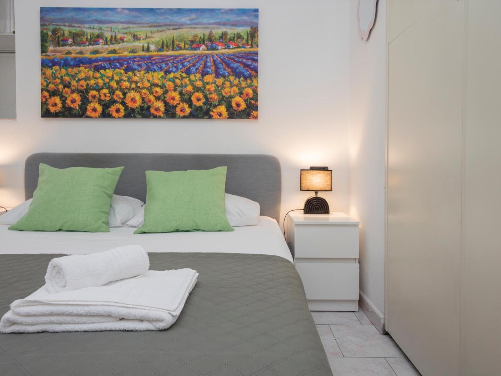 Ihost - Premuda 17 * Milan