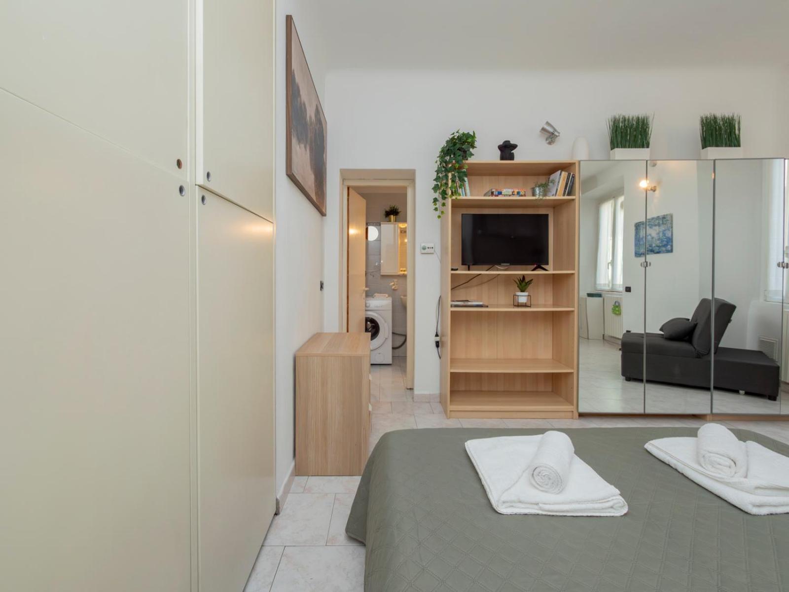 Ihost - Premuda 17 Milan