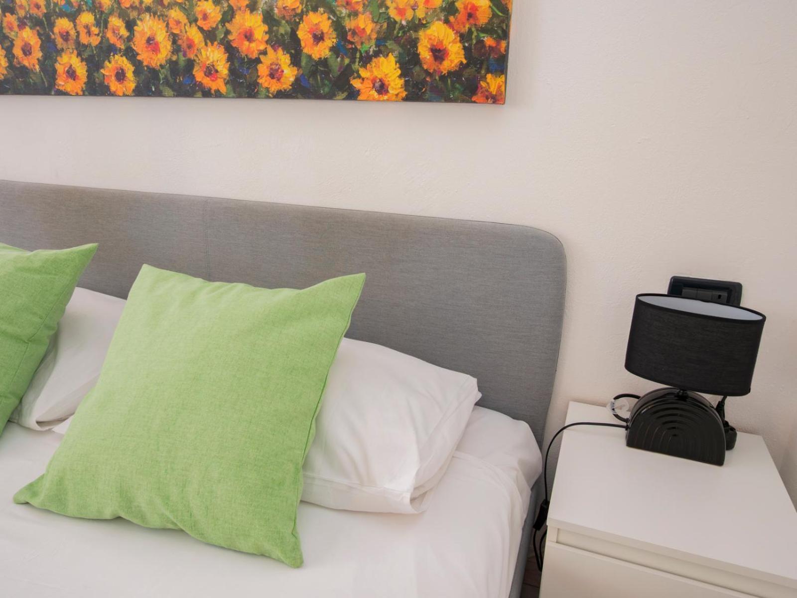Ihost - Premuda 17 * Milan