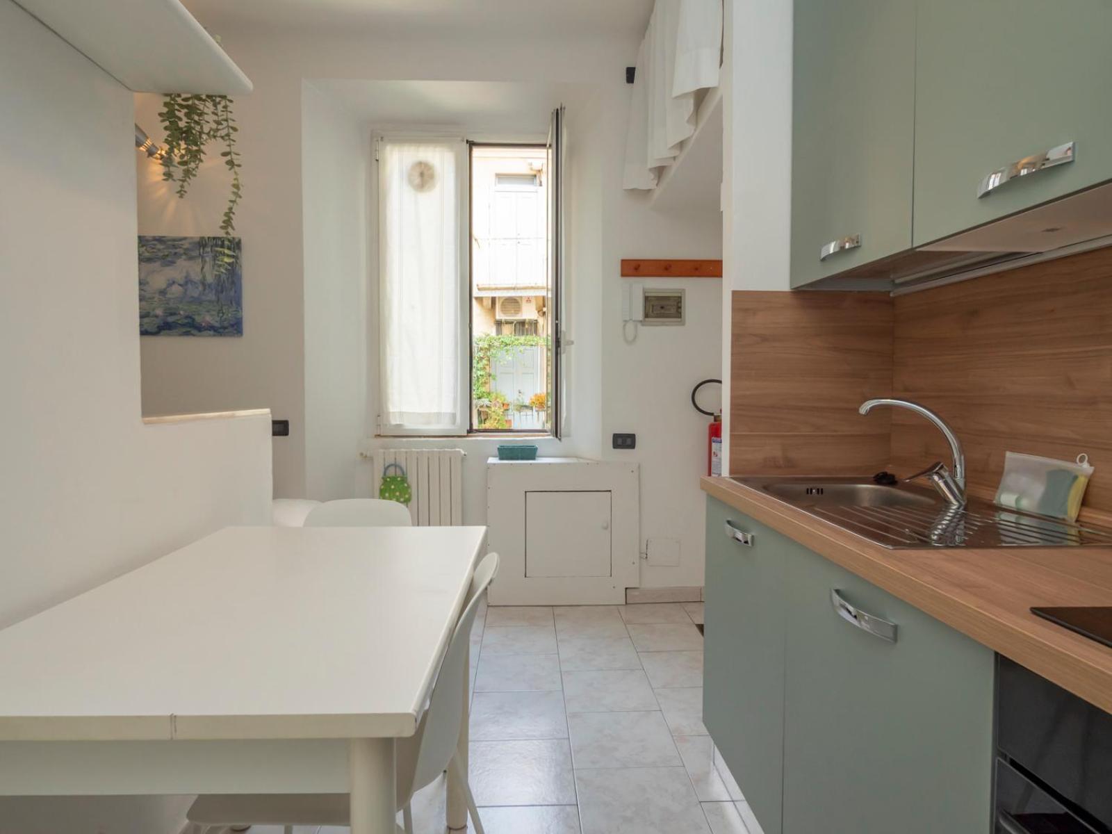 Ihost - Premuda 17 * Milan